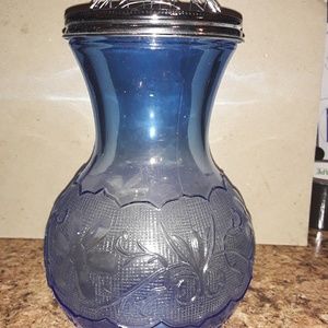 2 blue vases